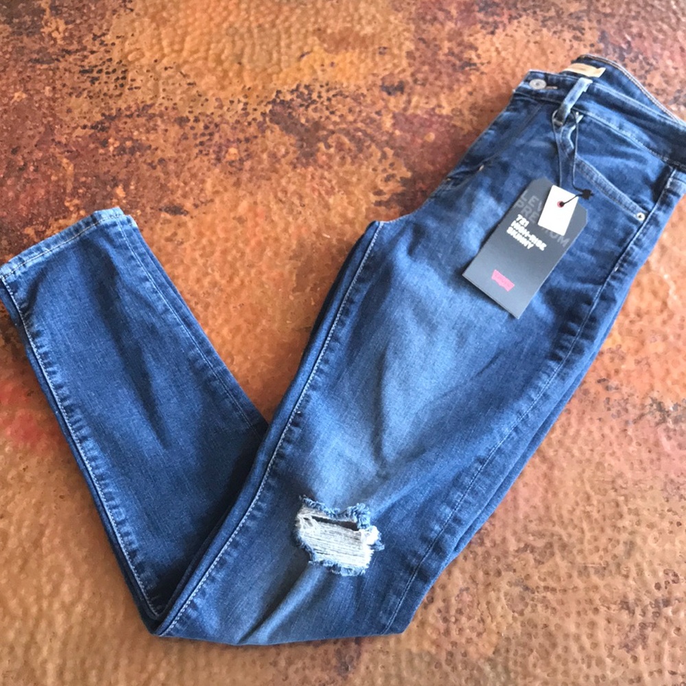 🆕 {Levi’s} 721 High-Rise Skinny Jeans. Size 27x30